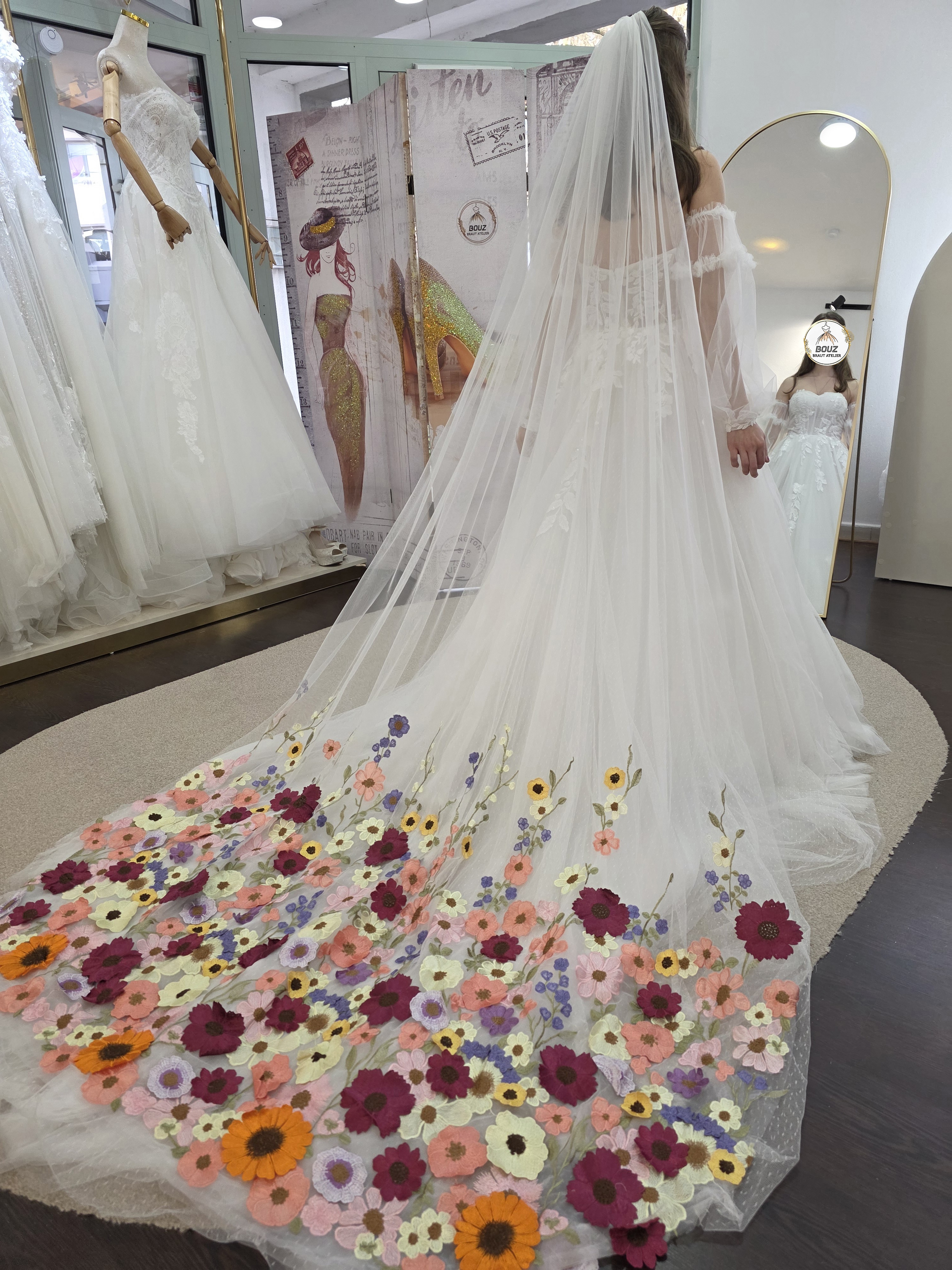 Brautkleid mit bunten Blumen – Maßanfertigung